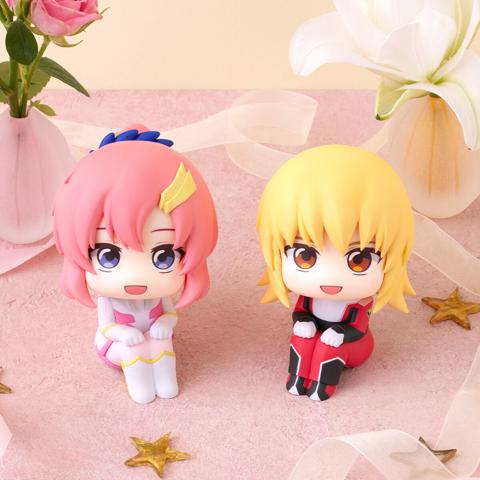 「機動戦士ガンダムSEED FREEDOM」のラクス・クラインとカガリ・ユラ・アスハのフィギュアのセット「るかっぷ 機動戦士ガンダムSEED FREEDOM ラクス・クライン＆カガリ・ユラ・アスハ セット【限定座布団付き】」
