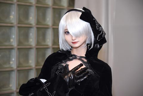 「NieR Re［in］carnation」のヨルハ二号B型のコスプレを披露したあみゅねしあさん