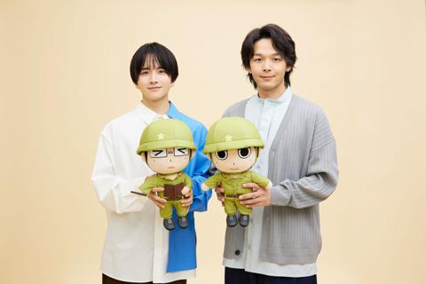 劇場版アニメ「ペリリュー -楽園のゲルニカ-」で声優を務める板垣李光人さん（左）と中村倫也さん（C）武田一義・白泉社／2025「ペリリュー -楽園のゲルニカ-」製作委員会