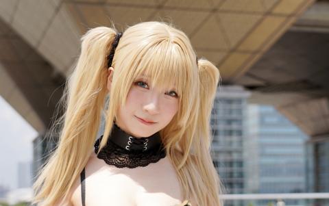 東京ビッグサイト（東京都江東区）で開催中の日本最大の同人誌即売会「コミックマーケット106」に登場した伊織もえさん