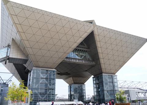 東京ビッグサイト（東京都江東区）で開催中の日本最大の同人誌即売会「コミックマーケット106」