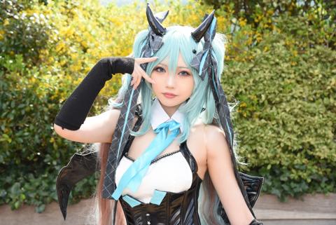 初音ミクのコスプレを披露したかぽりさん