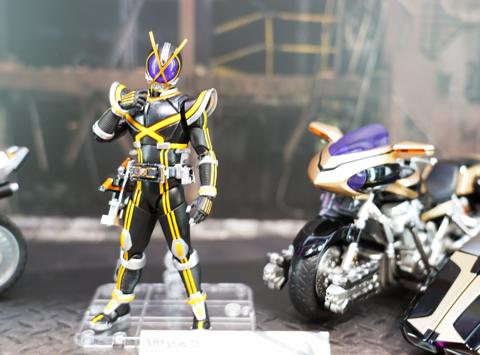 「仮面ライダー555」の仮面ライダーカイザのフィギュア