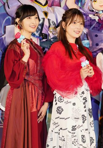 「映画キミとアイドルプリキュア♪ お待たせ！キミに届けるキラッキライブ！」の公開記念舞台あいさつに登場した佐倉綾音さん（左）と内田真礼さん