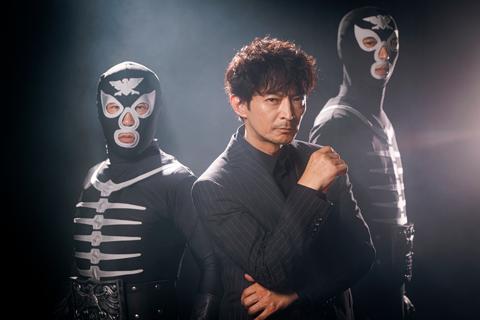 「東島丹三郎は仮面ライダーになりたい」に出演する津田健次郎さん(C)柴田ヨクサル/ヒーローズ・Tojima Rider Project(C)石森プロ・東映