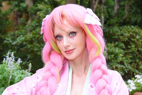 「鬼滅の刃」の甘露寺蜜璃のコスプレを披露したジェニファーさん