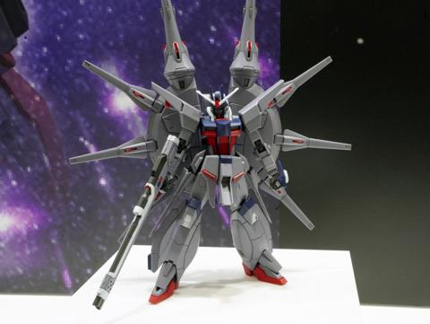 「機動戦士ガンダムSEED DESTINY」のレジェンドガンダムのガンプラ「HG 1/144 レジェンドガンダム」