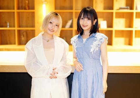 アニメ「ゾンビランドサガ ゆめぎんがパラダイス」に出演する本渡楓さん（左）と種田梨沙さん