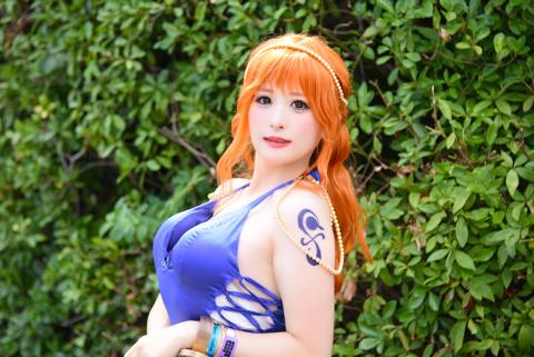 「ONE PIECE」のナミのコスプレを披露した佐倉こむぎさん