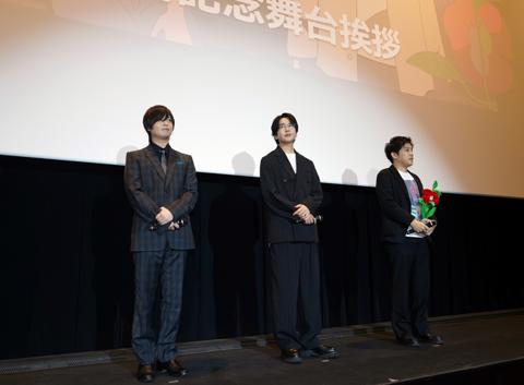 アニメ「ホウセンカ」の舞台あいさつに登場した（左から）斉藤壮馬さん、花江夏樹さん、木下麦監督