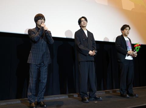 アニメ「ホウセンカ」の舞台あいさつに登場した（左から）斉藤壮馬さん、花江夏樹さん、木下麦監督
