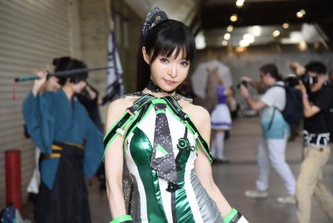 「Stellar Blade」のイヴのコスプレを披露したまゆろんさん