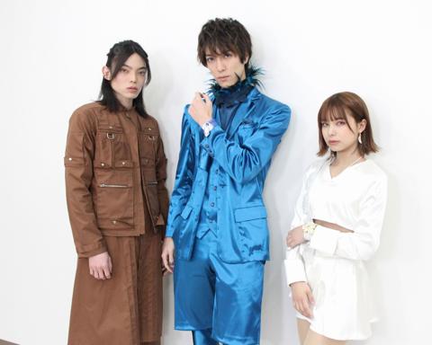 「暴太郎戦隊ドンブラザーズ」に出演した(左から)ソノザ役のタカハシシンノスケさん、ソノイ役の富永勇也さん、ソノニ役の宮崎あみささん、