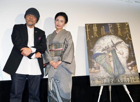 アニメ「天使のたまご」の4Kリマスター版の上映会に登場した押井守監督(左)と兵藤まこさん