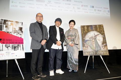 アニメ「天使のたまご」の4Kリマスター版の上映会に登場した(左から)藤津亮太さん、押井守監督、兵藤まこさん