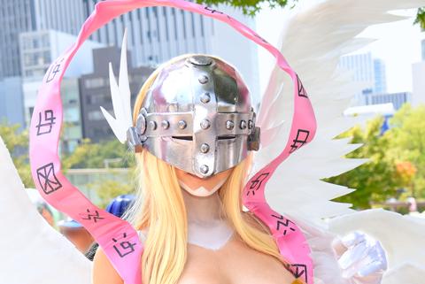 「デジタルモンスター」シリーズのエンジェウーモンのコスプレを披露したるなちっちさん