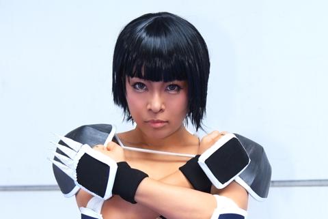 「キン肉マンレディー」のウォーズマン・ジェーブシカのコスプレを披露したいーむさん