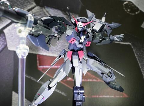 「機動戦士ガンダムAGE」のガンダムAGE-2 ダークハウンドのフィギュア