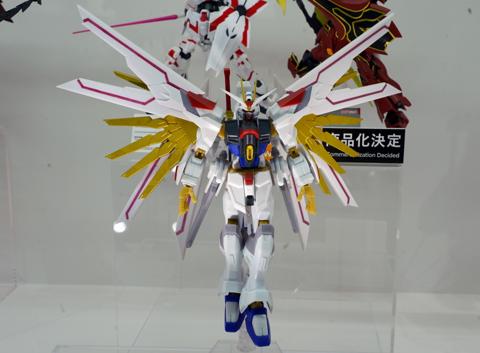 「機動戦士ガンダムSEED FREEDOM」のマイティーストライクフリーダムガンダムのフィギュア