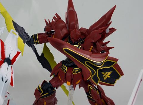 「機動戦士ガンダムUC」のシナンジュのフィギュア