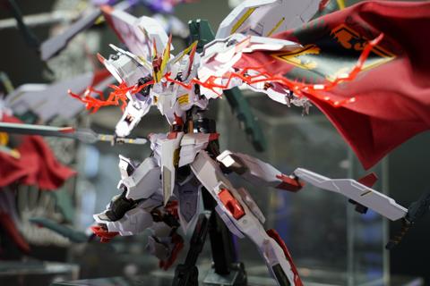 「機動戦士ガンダム 鉄血のオルフェンズ ウルズハント」のガンダム・マルコシアスのフィギュア「METAL ROBOT魂<SIDE MS> ガンダムマルコシアス」