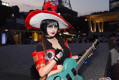 「GUILTY GEAR」シリーズのイノのコスプレを披露したmirioさん