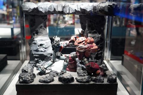 「ガンプラビルダーズワールドカップ 13thトーナメント」の日本大会決勝戦のU-14コースで優勝したガンプラまな君の「ジャブローでは散らない！」