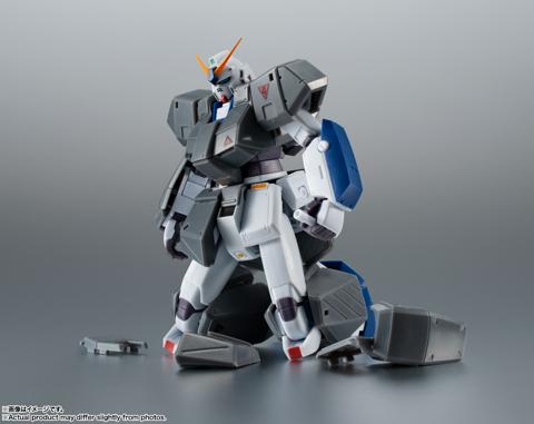 「機動戦士ガンダム0080 ポケットの中の戦争」のガンダムNT-1のフィギュア「ROBOT魂<SIDE MS> RX-78NT-1 ガンダムNT-1&チョバム・アーマー ver. A.N.I.M.E.」(c)創通・サンライズ