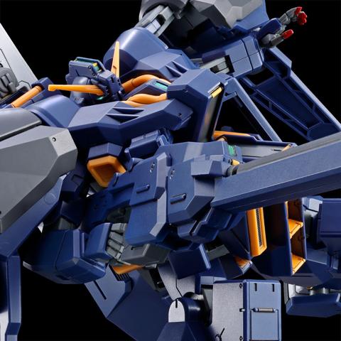 「ADVANCE OF Z ティターンズの旗のもとに」のガンプラ「HG ガンダムTR-1［ヘイズル改］イカロス・ユニット装備（ADVANCE OF Z ティターンズの旗のもとに）」（c）創通・サンライズ