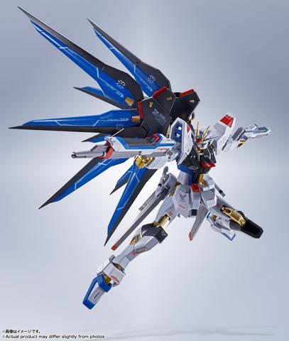 「機動戦士ガンダムSEED DESTINY」のストライクフリーダムガンダムのフィギュア「METAL ROBOT魂＜SIDE MS＞ ストライクフリーダムガンダム ［Re：Coordinate］」（c）創通・サンライズ