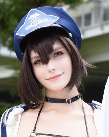「アズールレーン」ボルチモアのコスプレを披露したネトーチカさん