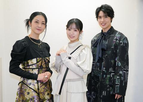 アニメ「この本を盗む者は」に出演する（左から）伊藤静さん、東山奈央さん、土屋神葉さん