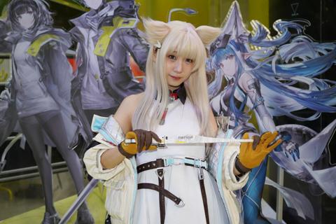 「コミックマーケット107」のGRYPHLINEブースに登場した伊織もえさん