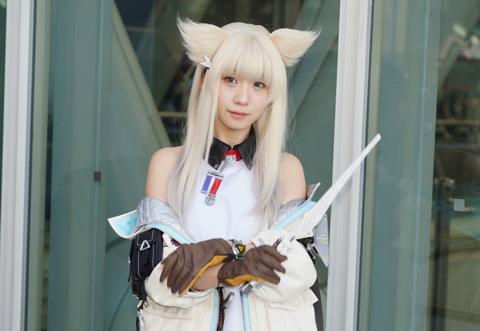 東京ビッグサイト（東京都江東区）で開催中の「コミックマーケット107」に登場した伊織もえさん