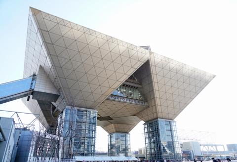 東京ビッグサイト（東京都江東区）で開催中の日本最大の同人誌即売会「コミックマーケット107」