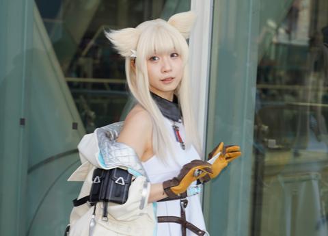 東京ビッグサイト（東京都江東区）で開催された「コミックマーケット107」に登場した伊織もえさん