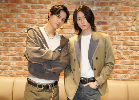 アニメ「鎧真伝サムライトルーパー」に出演する武内駿輔さん（左）と増田俊樹さん