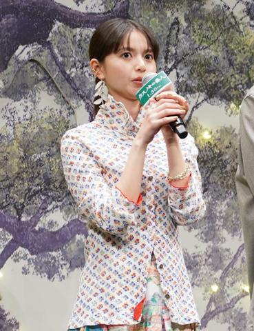 アニメ「クスノキの番人」の完成披露試写会舞台あいさつに登場した齋藤飛鳥さん