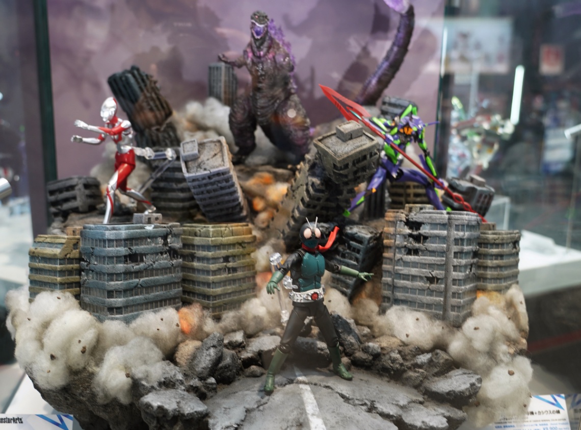 イベント「GRAND HEROES CROSSOVER FES」に展示されたフィギュア