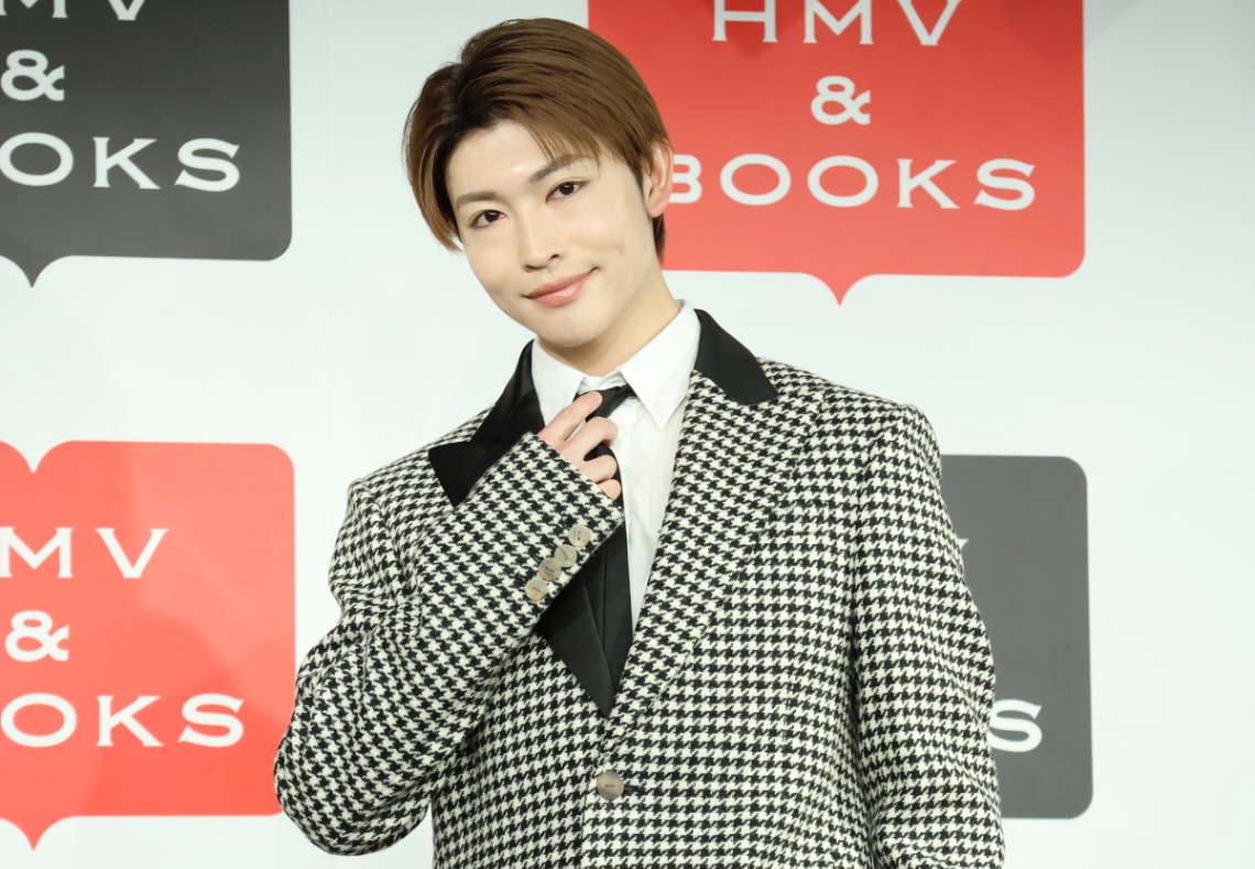 2026年度カレンダーの発売記念イベントに登場した増子敦貴さん