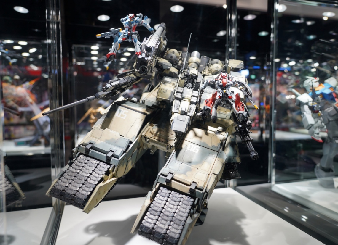 「ガンプラビルダーズワールドカップ 13thトーナメント」の世界大会決勝戦のOVER-21コースで優勝した中国内地代表の「Another V」（MENG YUさん）