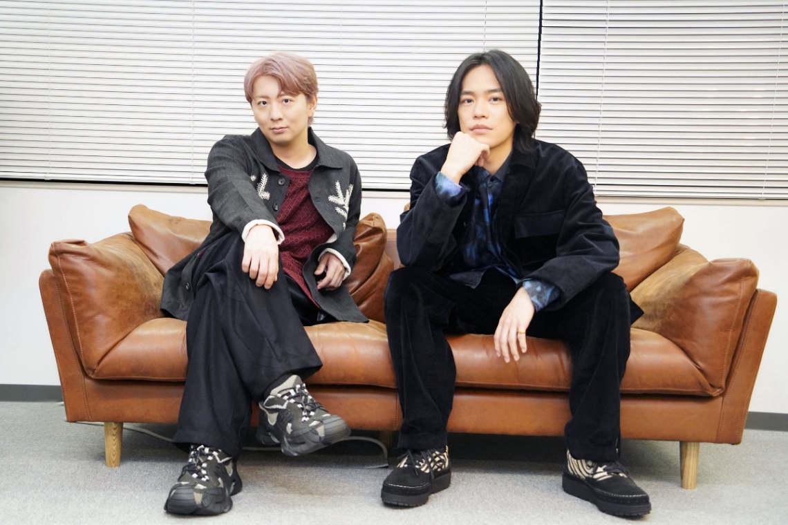 テレビアニメ「地獄楽」の第2期に出演する亜左弔兵衛役の木村良平さん（左）と山田浅ェ門桐馬役の小野賢章さん