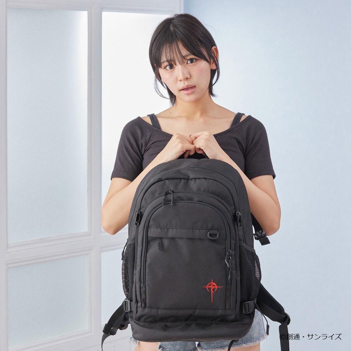 「機動戦士ガンダム 閃光のハサウェイ」のマフティーマークをデザインしたリュック「機動戦士ガンダム 閃光のハサウェイ キルケーの魔女 リュック」（c）創通・サンライズ