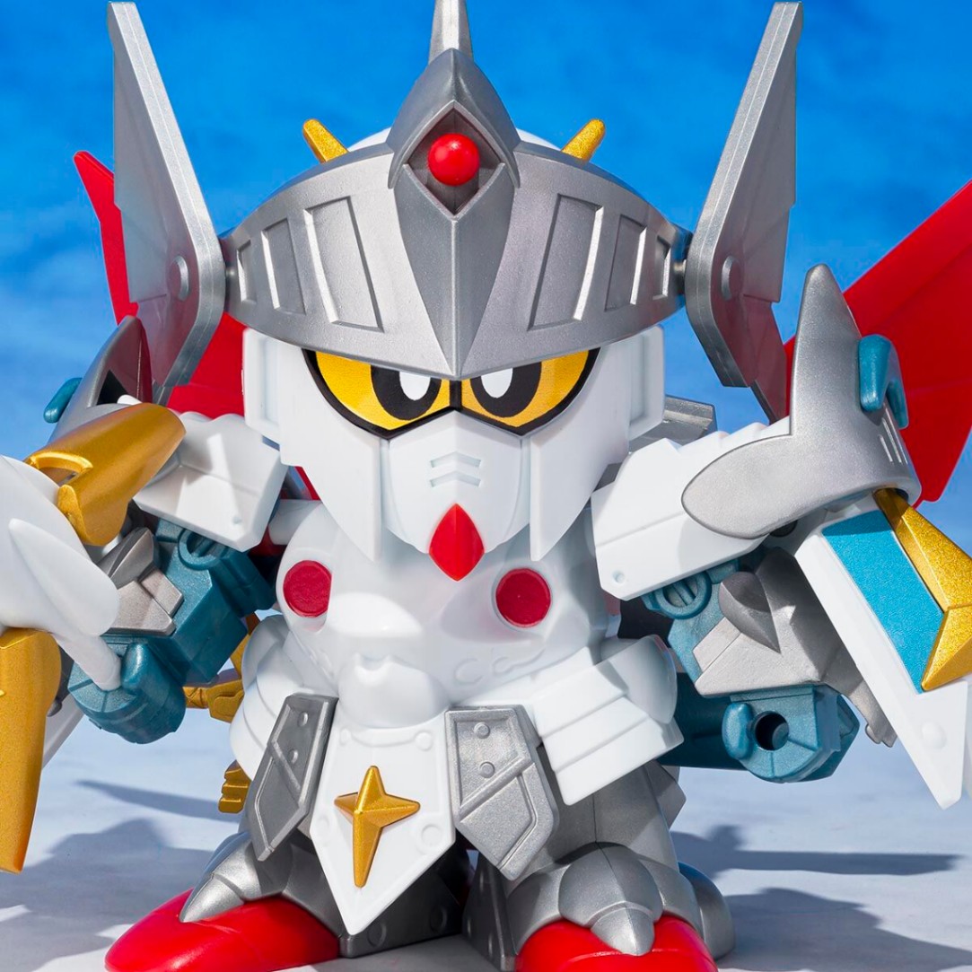 「SDガンダム外伝」のバーサルナイトガンダムの玩具「元祖SDガンダムワールド バーサルナイトガンダム」（C）創通・サンライズ