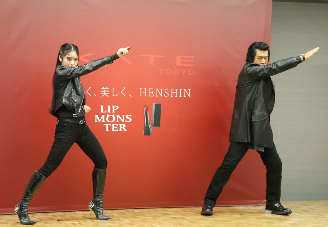 「HENSHIN THE FIRST」試写会に出席した藤岡弘、さん（右）と次女の天翔天音さん