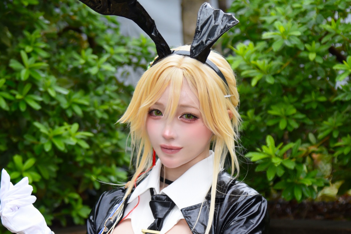 「勝利の女神：NIKKE」エードの“バニースーツ”コスプレを披露した千咲てらさん