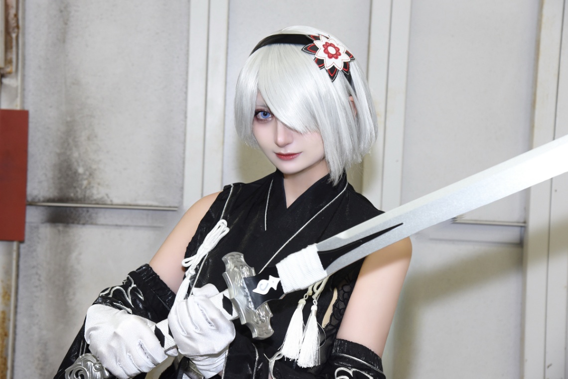「ニーア オートマタ」2B（ヨルハ二号B型）のコスプレを披露したあみゅねしあさん