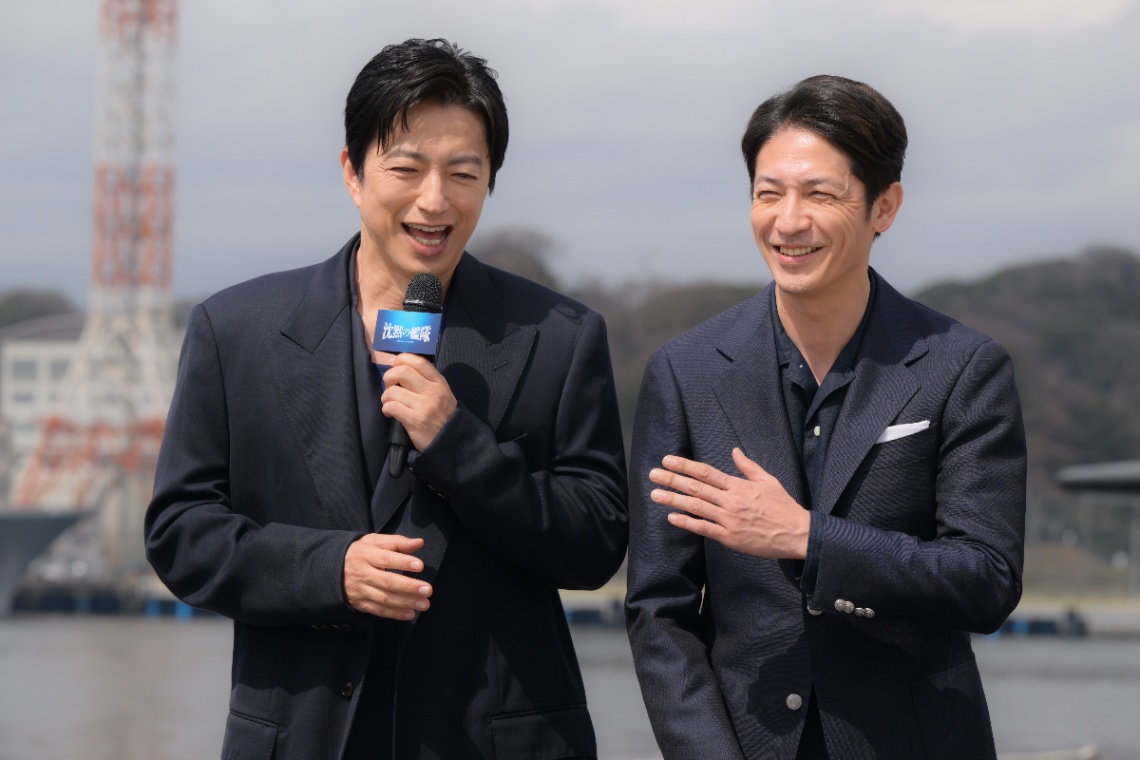 「沈黙の艦隊」で主人公の海江田四郎を演じる大沢たかおさん（左）と深町洋を演じる玉木宏さん　（C）2025-2026 Amazon Content Services LLC OR ITS AFFILIATES. （C）かわぐちかいじ／講談社