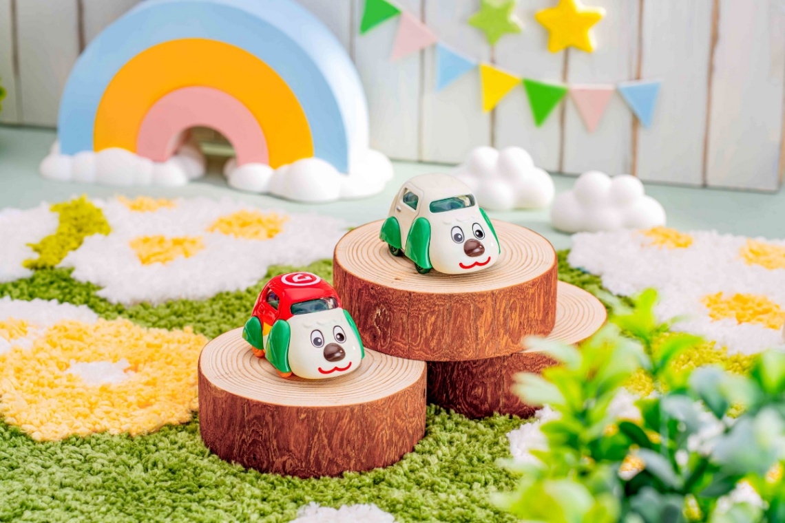 「いないいないばあっ！」と「トミカ」がコラボした「ドリームトミカ NO.155 いないいないばあっ！ ワンワンカー」「ドリームトミカ SP いないいないばあっ！ スーパーワンカー」（c）TOMY （c）NHK・NHKエデュケーショナル