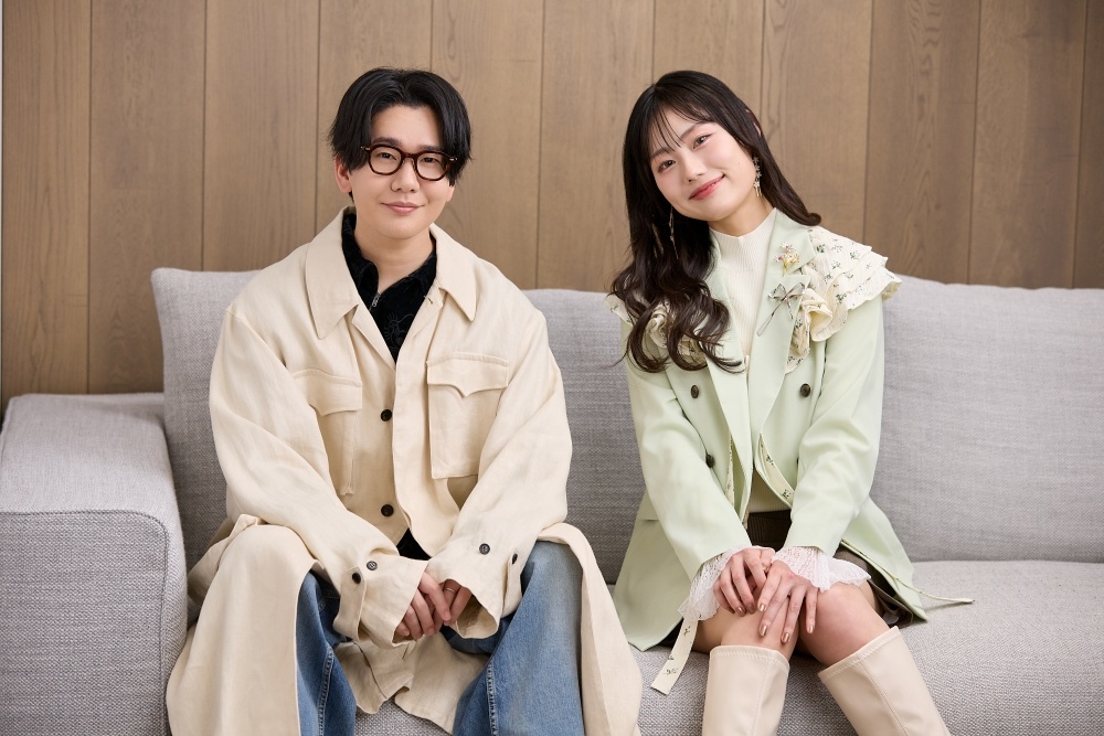 アニメ「とんがり帽子のアトリエ」に出演する花江夏樹さん（左）と本村玲奈さん